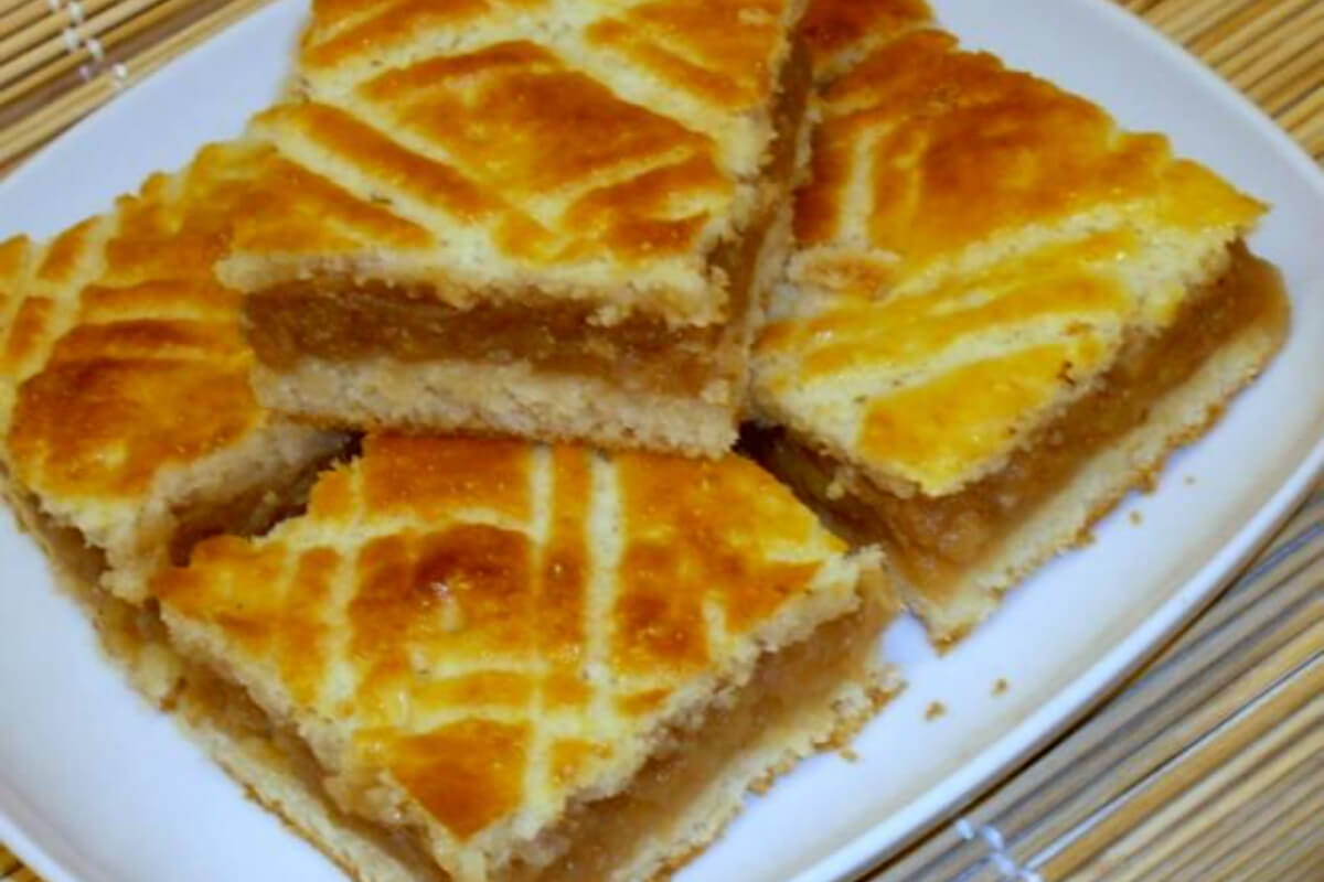 Apple Pies on a Plate